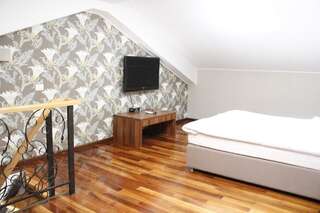 Отель Hotel Papion Бухарест Люкс с 1 спальней и балконом - №8-8