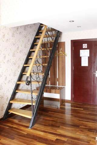 Отель Hotel Papion Бухарест Люкс № 6 с 1 спальней и балконом-4