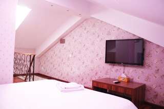 Отель Hotel Papion Бухарест Люкс № 6 с 1 спальней и балконом-6