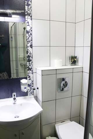 Отель Hotel Papion Бухарест Люкс № 6 с 1 спальней и балконом-8