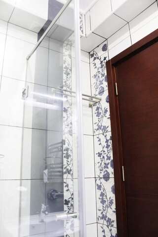 Отель Hotel Papion Бухарест Люкс № 6 с 1 спальней и балконом-10