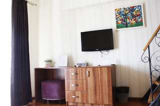 Отель Hotel Papion Бухарест Люкс № 4 с 1 спальней и балконом-1