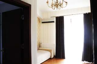 Отель Hotel Papion Бухарест Люкс № 4 с 1 спальней и балконом-8