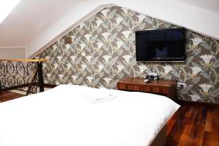 Отель Hotel Papion Бухарест Люкс с 1 спальней и балконом - №8-14